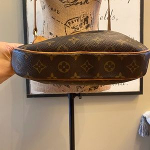 Authentic Louis Vuitton crossbody